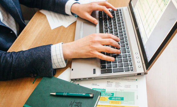 Теперь лицензию можно получить через портал госуслуг