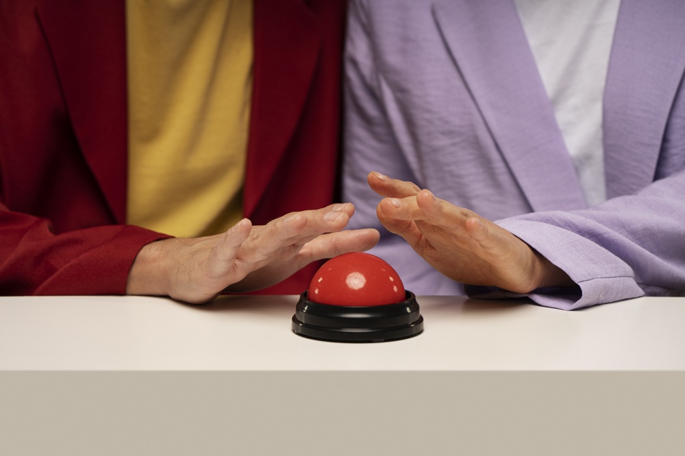 Тревожная кнопка для пожилых.jpg Источник: @freepik